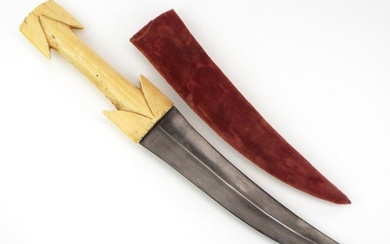 Early 19 century massive Persian jambiya dagger or kindjal with Damascus blade