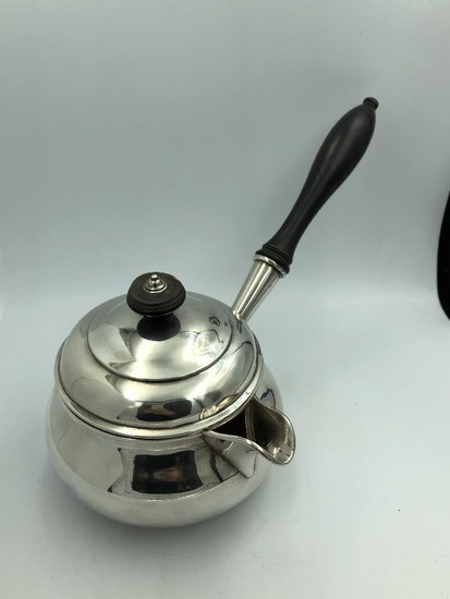 Early Victorian Irish silver saucepan with side spout & turn...