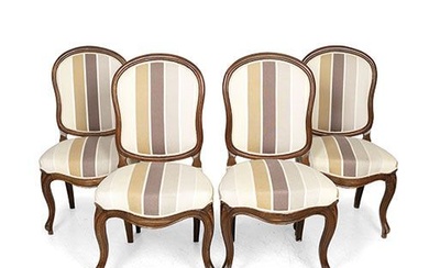 Ensemble de quatre chaises de style Louis XV en bois de noyer tapissées de rayures....