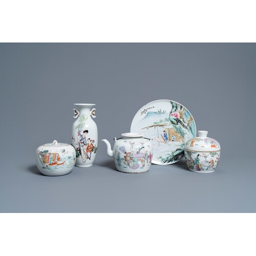 Five Chinese famille rose wares, 19/20th C.Description:Dia.:...