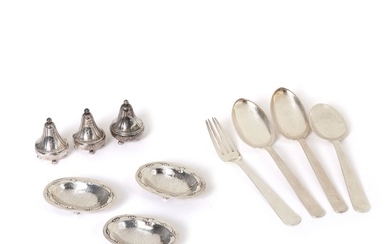 Georg Jensen, Harald Nielsen, Kay Bojesen: Three salt cellars, three pepper shakers and four pieces of “Grand Prix” cutlery of sterling silver. (10)