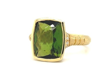 Green Tourmaline and Diamond Ring in 18k Yellow Gold, 4.40 Carats