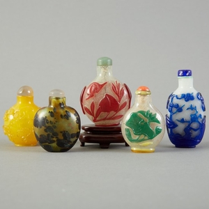 Grp:5 Chinese Qing Glass Overlay Snuff Bottles