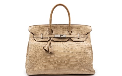 Hermès - Borse ☼ Birkin 35 cm Bag, 2008 Parchemin alligator matte leather Birkin 35 cm bag, palladium hardware, with dustbag (very slight defects). ☼ This bag is subject to Cites export/import restrictions and will require export/import permit to ship...