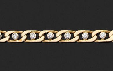 Important bracelet à maille gourmette en or jaune 18K orné de 12 diamants ronds de...