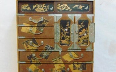 Japanese lacquered jewelry cabinet, in black with gold