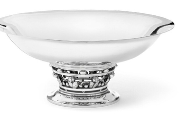 Johan Rohde: A circular sterling silver tazza with openwork stem. Georg Jensen 1925–1932. Design no. 451 B. Weight 1136 g. H. 12.1 cm. Diam. 28.6 cm.