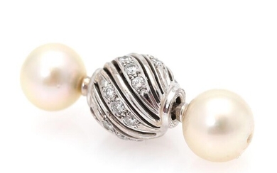 SOLD. Jürg Heinz: A diamond clasp set with numerous brilliant-cut diamonds, mounted in 18k white gold. Diam. 1 cm. With two cultured pearls. Pearl diam. 8.5 mm. (3) – Bruun Rasmussen Auctioneers of Fine Art