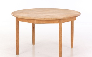 Kurt Østervig for KP Møbler. Circular solid oak dining table with extension (1+2)