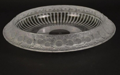 LALIQUE "MARGUERTIES" PATTERN CRYSTAL CENTER BOWL.