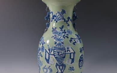 LARGE CHINESE ANTIQUE BLUE WHITE VASE - 19TH CENTURY