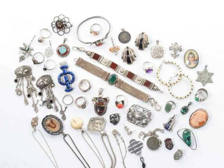 LARGE LOT OF ASSORTED SILVER & SILVERED JEWELLERY
