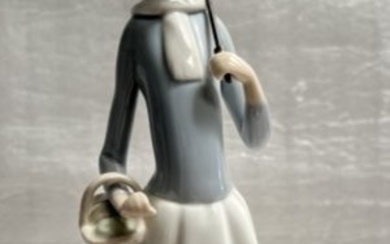 LLADRO FIGURINE "GIRL WITH GEESE & UMBRELLA" 4510 MADE IN SPAIN 11"