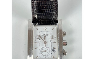 LONGINES. Montre chronographe acier. Modèle Dolce Vita. L.656.4. Boîtier rectangulaire (42x27mm). Fond blanc à 3...