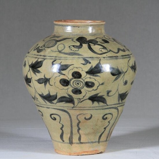 Large Chinese Blue & White Vessel, Ming Period