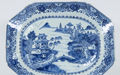 Large Chinese blue and white dish, Qianlong, 18th century