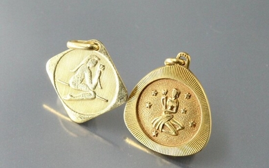 Lot de deux pendentifs médailles en or 18k (750). Poids brut : 6.20 g.