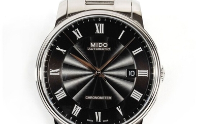 Mido, Chronometer, ref M010408A, n° 15BG4xxxx, vers 2015 Une grande montre en acier, cadran noir...