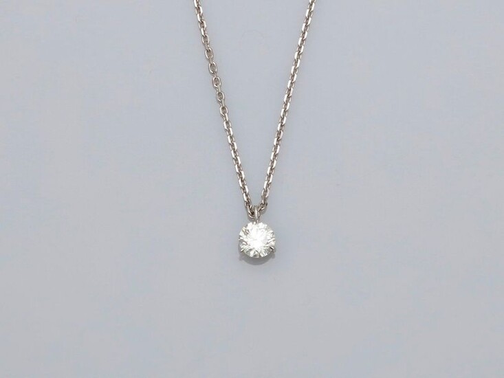 Necklace in white gold, 750 MM, centered on a diamond weighing 0.90 carat approximately, length 40 cm, spring ring, weight: 5.2gr. rough.