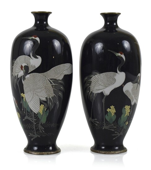 Paar Cloisonné-Vasen mit Kranichdekor