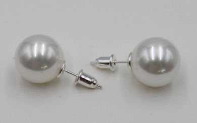 Paire de clous d'oreilles en perles, monture en argent, L-2,5cm, perles environ D-1,2cm
