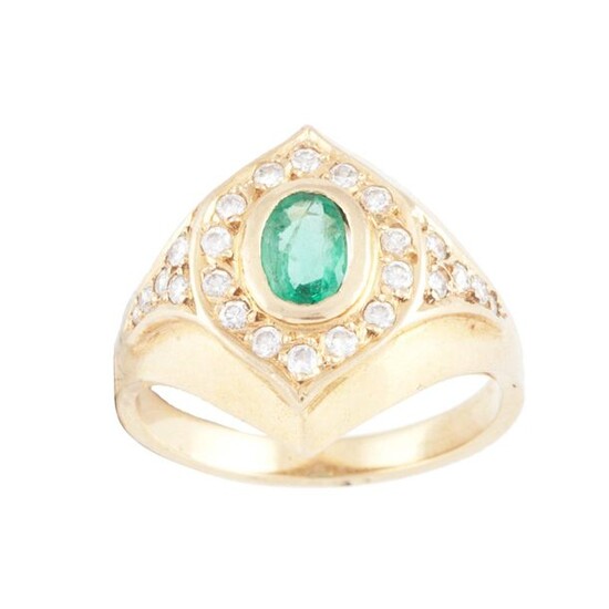 RING OF DIAMONDS AND EMERALDS.
