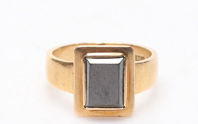 RING, gold, 18K with stone, Arthur Cederborg, Motala 1947, total weight approx. 7.5 grams.