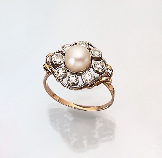 Ring with pearl and diamonds , approx....