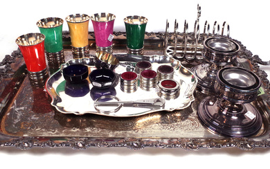 SILVER PLATED WARES, INCLUDING A LARGE TWIN HANDLED TRAY (QTY)