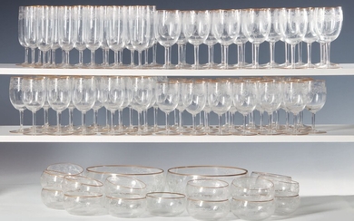 Servizio di bicchieri in cristallo inciso... - Lot 518 - Pierre Bergé & Associés