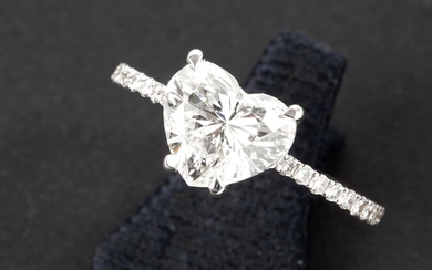 Solitaire diamant de qualité supérieure (J - Si1) de 2,29 carats serti sur une bague...