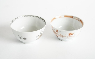 TWO LATE 18TH CENTURY CHINESE EXPORT PORCELAIN TEA BOWLS, LEONARD JOEL LOCAL DELIVERY SIZE: SMALL