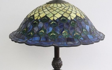 Table lamp with lead glass shade