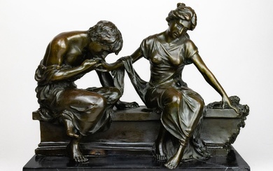 Théodore RIVIERE (1857-1912) Jeune couple vêtu à l'antique assis sur un banc. Épreuve en bronze...