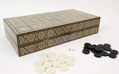 Trictrac spelbord met Syrischedecoratie, ingelegd met parelmoer ||Backgammon case with Syrian decoration inlaid with mother...