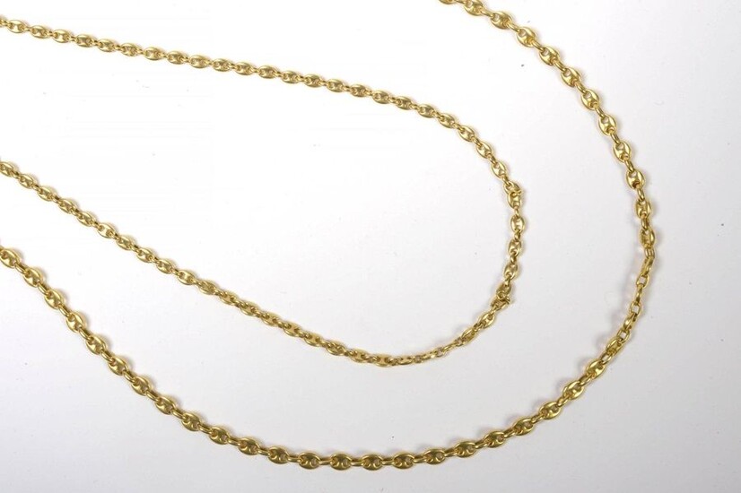 Two 18 karat yellow gold chains. L.:+/-70 and 80cm. Total weight: +/-115grs.