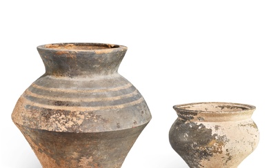 Two grey pottery jars, Bronze Age, 2nd - 1st Millennium B.C. 青銅器時代 灰陶罐兩件