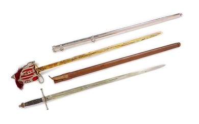 Une Claymore écossaise George V Queen's Own Cameron Highlanders et une épée large similaire,la Claymore...