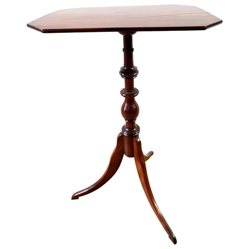 VICTORIAN MAHOIGANY TRIPOD TABLE 19TH CENTURY the canted rec...