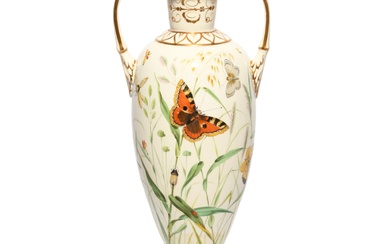 Vase en porcelaine de Staffordshire, 1ère moitié du 19ème siècle, bien peint avec des papillons,...