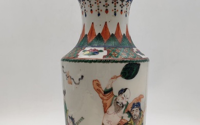 Vase rouleau en porcelaine à décor polychrome... - Lot 18 - Ader