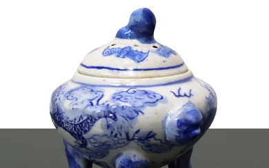 Vaso cinese in porcellana bianca con decori blu e coperchio