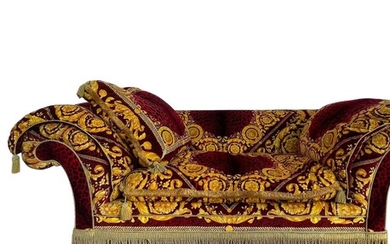 Versace Home divano Donatella in velluto stampa Barocco giallo oro su fondo...