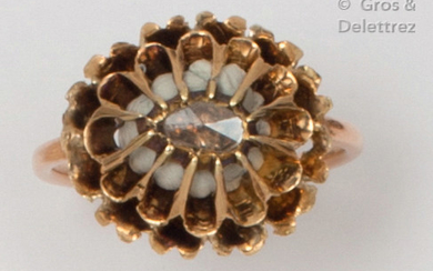 Yellow gold ring with honeycomb pattern, set with...