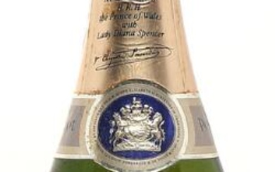 1 bt. Champagne Brut “Royal Celebration Cuvée”, Veuve Clicquot Ponsardin 1975 A-A/B...