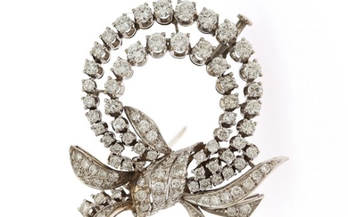 A diamond brooch set with numerous brilliant-cut diamonds, mounted in 18k white gold. App. 43×35 mm.