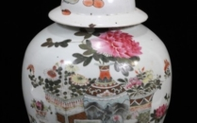 CHINESE HUNDRED ANTIQUES FAMILLE ROSE PORCELAIN COVERED JAR LATE QING 16 10