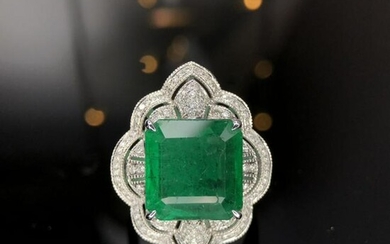 18K White Gold 8.75ct Emerald & Diamond Ring