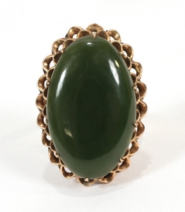 18KT YELLOW GOLD AND JADE RING 1 1