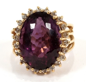 18KT YELLOW GOLD DIAMOND AND AMETHYST RING